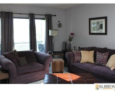 388 Lancaster Court - Photo Thumbnail 1