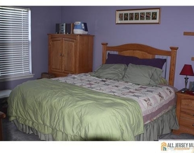 388 Lancaster Court - Photo Thumbnail 3