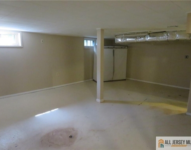 52 Avenel Street - Photo Thumbnail 20