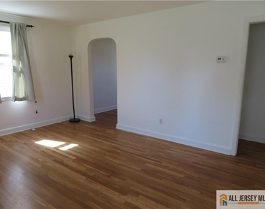 52 Avenel Street - Photo Thumbnail 11