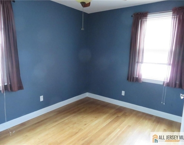 52 Avenel Street - Photo Thumbnail 17
