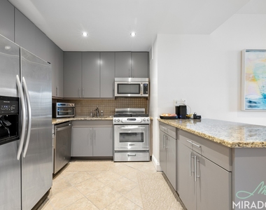270 Park Avenue S - Photo Thumbnail 5