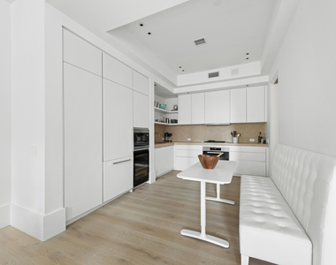 404 Park Avenue S - Photo Thumbnail 2