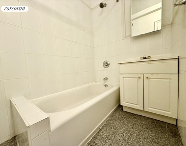 155 E 52nd Street - Photo Thumbnail 2