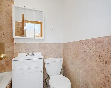 331 W 43rd Street - Photo Thumbnail 6