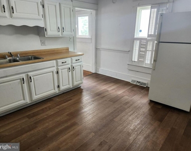 806 John Street W - Photo Thumbnail 1