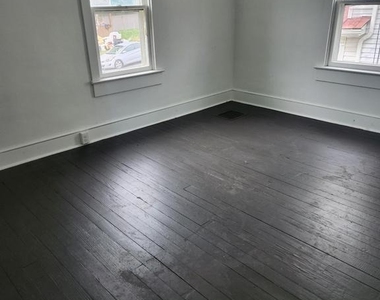 806 John Street W - Photo Thumbnail 7