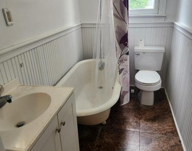 806 John Street W - Photo Thumbnail 9