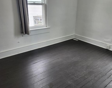 806 John Street W - Photo Thumbnail 8