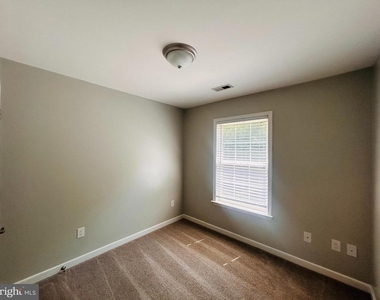 400 Munsons Hill Court - Photo Thumbnail 16