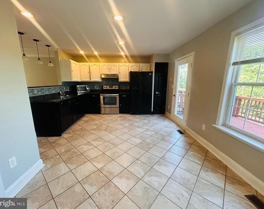 400 Munsons Hill Court - Photo Thumbnail 6
