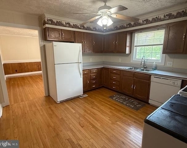 1391 Garrisonville Road - Photo Thumbnail 5
