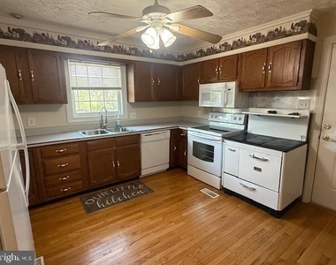 1391 Garrisonville Road - Photo Thumbnail 4