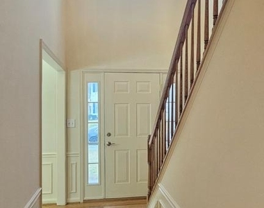 2822 Slingerland Drive - Photo Thumbnail 4