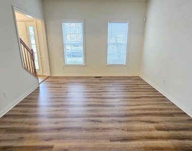 2822 Slingerland Drive - Photo Thumbnail 9