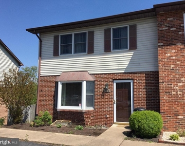 913 Hilltop Drive - Photo Thumbnail 1