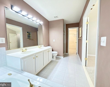 14216 Legend Glen Court - Photo Thumbnail 9