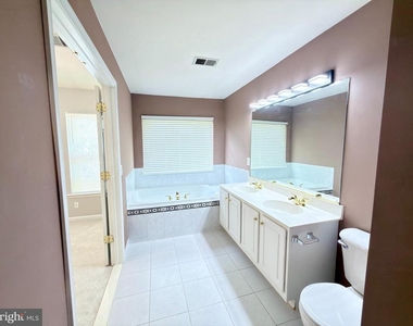 14216 Legend Glen Court - Photo Thumbnail 10