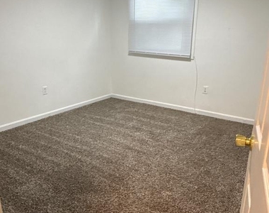 4468 Dale Boulevard - Photo Thumbnail 8