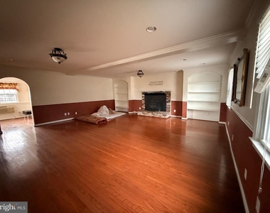10733 Parkgate Drive - Photo Thumbnail 2