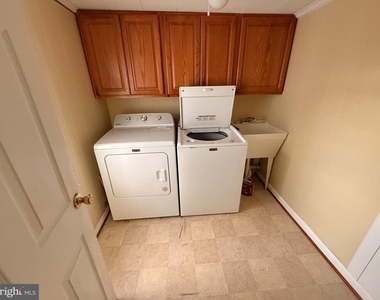 10733 Parkgate Drive - Photo Thumbnail 11