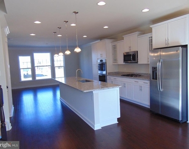 42641 Oak Park Sq - Photo Thumbnail 6