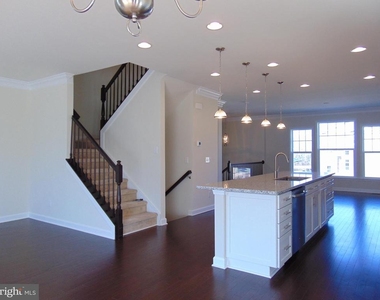 42641 Oak Park Sq - Photo Thumbnail 11