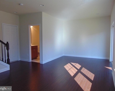42641 Oak Park Sq - Photo Thumbnail 30