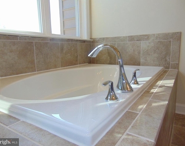42641 Oak Park Sq - Photo Thumbnail 18