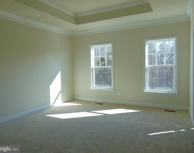 42641 Oak Park Sq - Photo Thumbnail 13