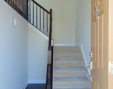 42641 Oak Park Sq - Photo Thumbnail 5