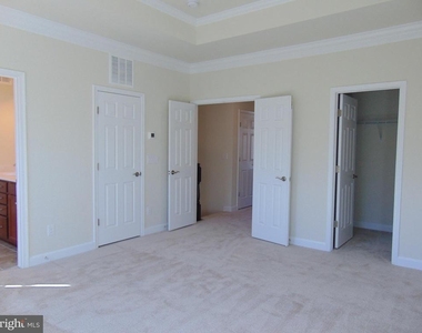 42641 Oak Park Sq - Photo Thumbnail 14