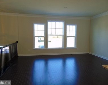 42641 Oak Park Sq - Photo Thumbnail 10