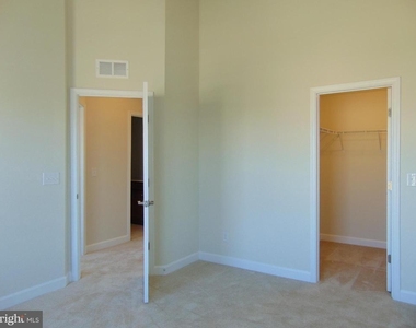 42641 Oak Park Sq - Photo Thumbnail 23