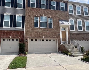 42641 Oak Park Sq - Photo Thumbnail 2