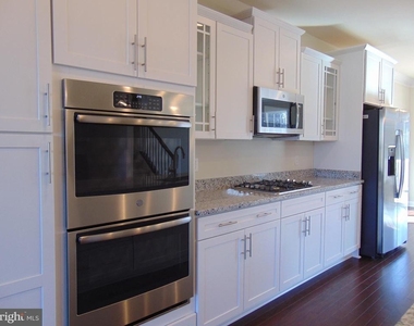 42641 Oak Park Sq - Photo Thumbnail 9