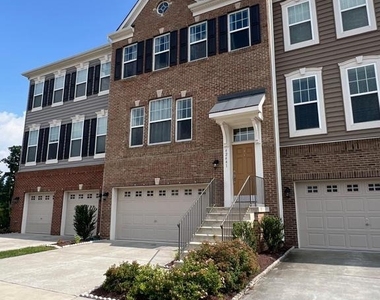 42641 Oak Park Sq - Photo Thumbnail 1