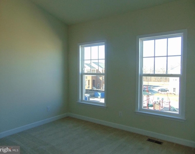 42641 Oak Park Sq - Photo Thumbnail 22