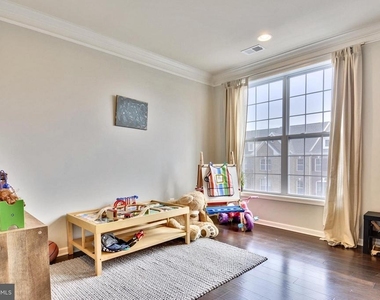 23487 Logans Ridge Terrace - Photo Thumbnail 9