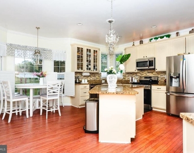 18278 Maple Spring Court - Photo Thumbnail 9
