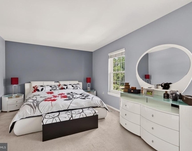3316 Stone Heather Court - Photo Thumbnail 18