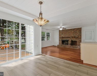 12805 Melvue Court - Photo Thumbnail 9