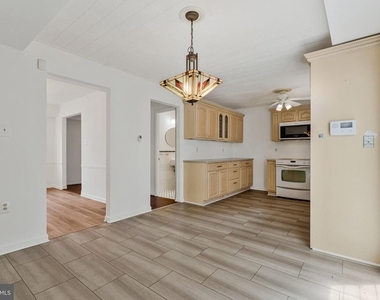 12805 Melvue Court - Photo Thumbnail 8