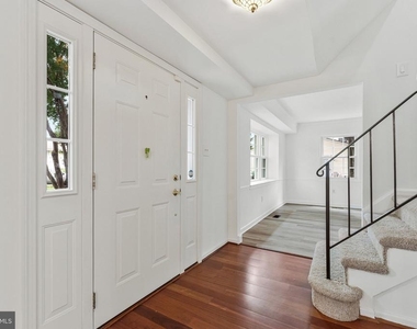 12805 Melvue Court - Photo Thumbnail 3