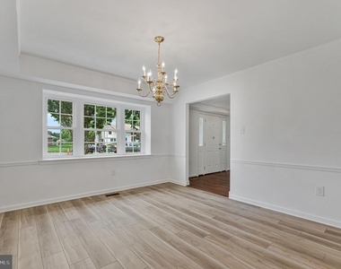 12805 Melvue Court - Photo Thumbnail 5