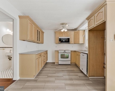 12805 Melvue Court - Photo Thumbnail 6