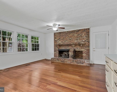 12805 Melvue Court - Photo Thumbnail 10