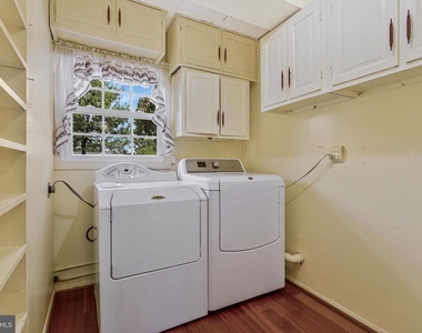 12805 Melvue Court - Photo Thumbnail 24