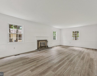 12805 Melvue Court - Photo Thumbnail 4