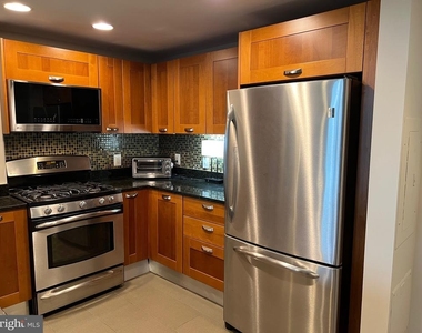 2451 Midtown Avenue - Photo Thumbnail 11